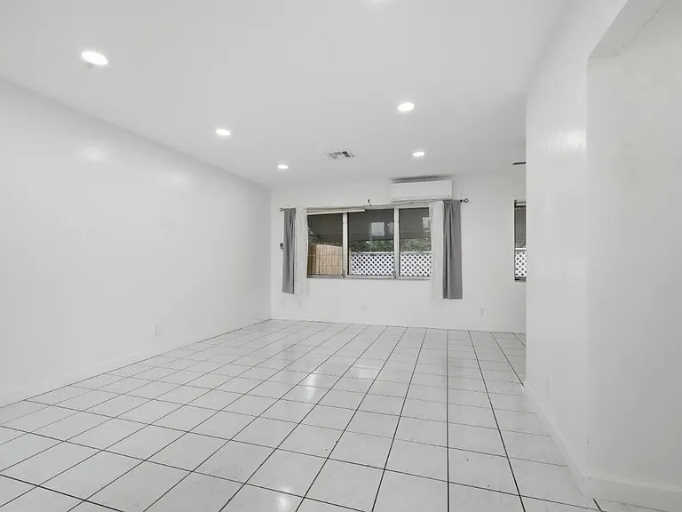 1201 N Victoria Park Rd #1203 — Photo 3