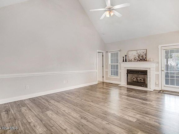 5th image of 615 Carrington Lane