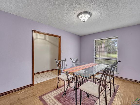 3rd image of 2202 Woodbine Dr