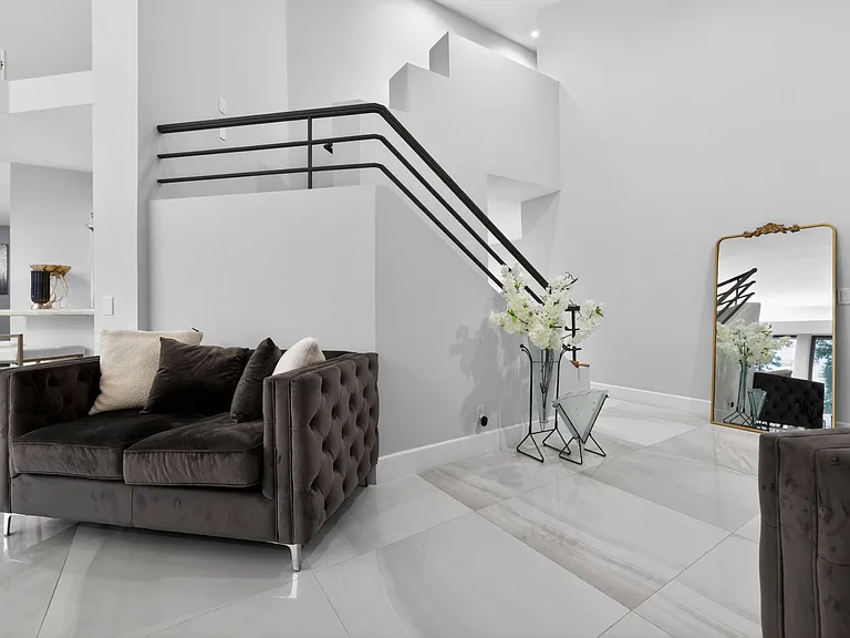 196 Kavenish Dr — Photo 9