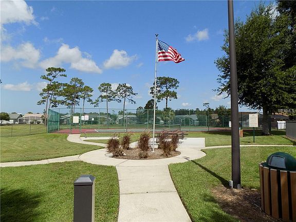3rd image of 121 Sunny Oak Trl