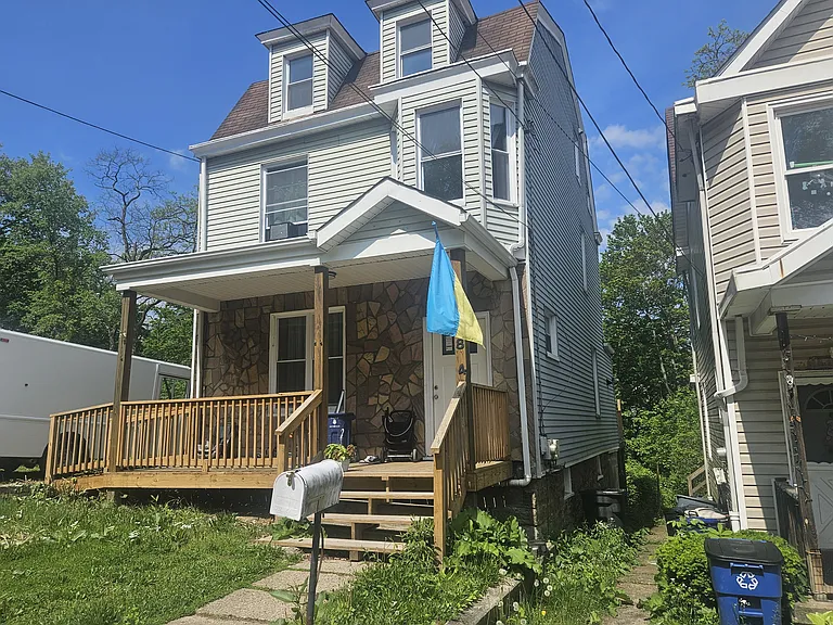 804 Dubois St — Photo 3