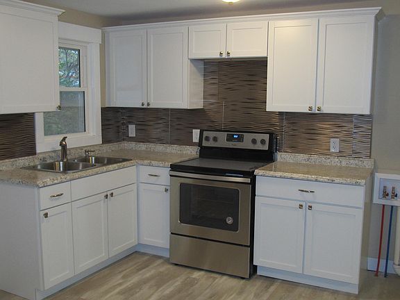 5th image of 1024 Ampersee Ave