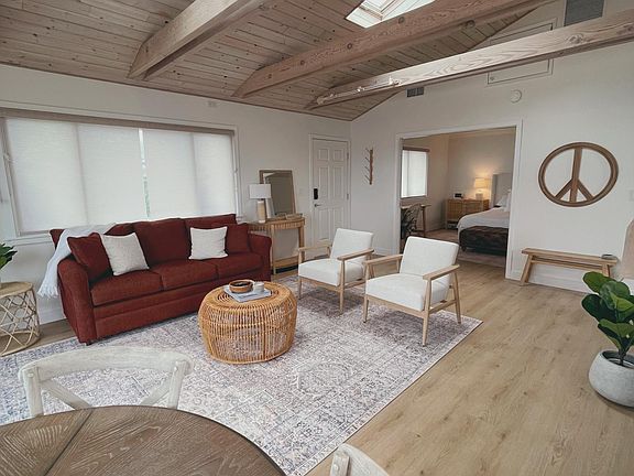 3rd image of 2460 Lillie Ave