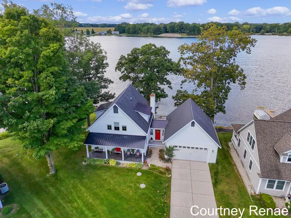 6335 Meta Dr, Coral, MI 49322