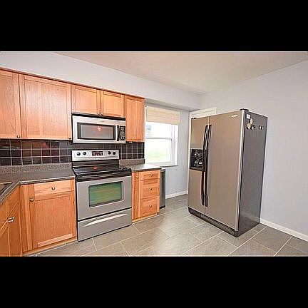 3rd image of 426 E Columbia Ave
