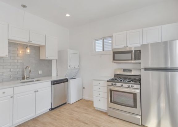 4th image of 1753 W Newport Ave #2