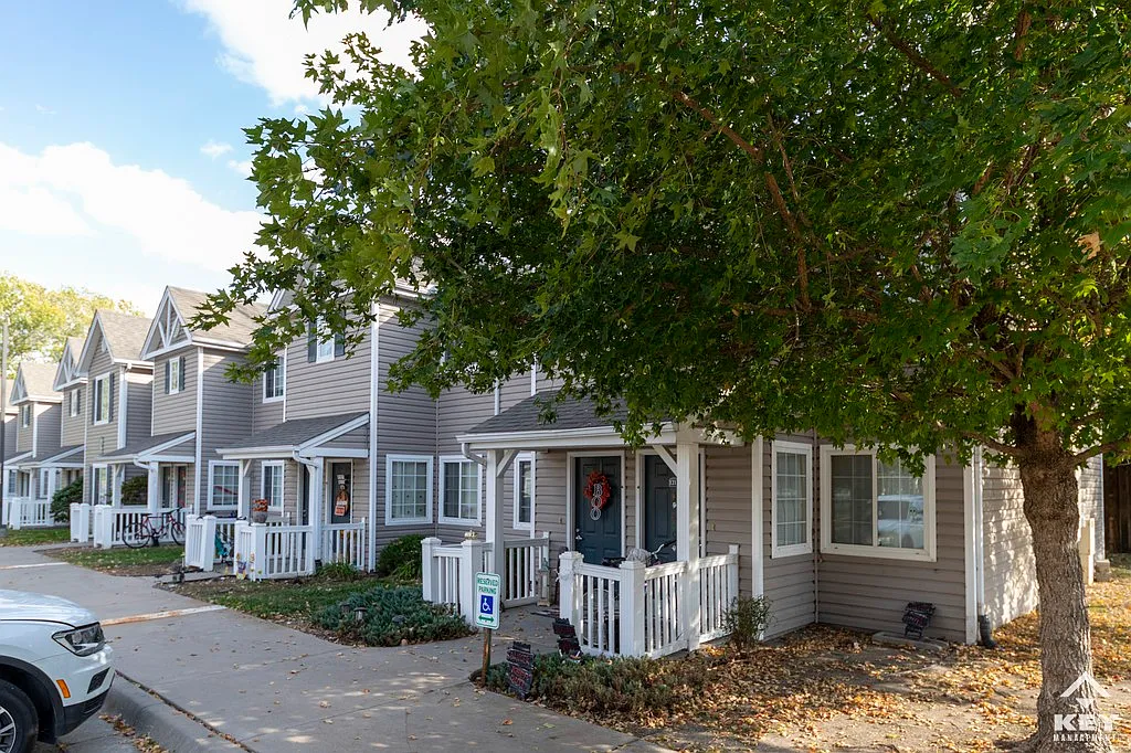 Country Meadow Residences — Photo 2
