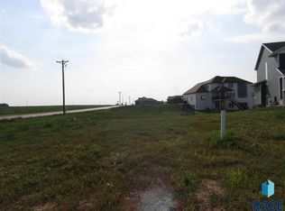 509 S Connie Cir, Hartford, SD 57033