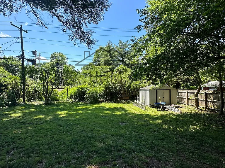 906 Hill Top Dr — Photo 15