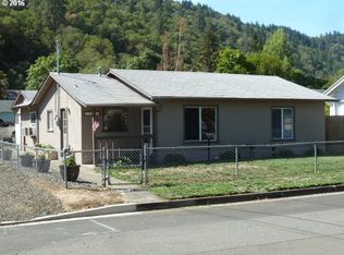 1145 W Brown Ave, Roseburg, OR 97471