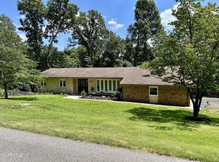 204 Scenic Dr, Oak Ridge, TN 37830