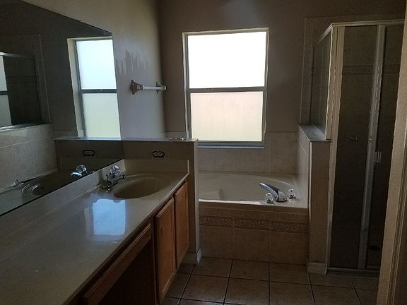 4th image of 127 Thornbury Dr