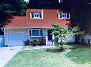 5 Gray St, Brentwood, NY 11717
