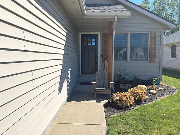 2nd image of 1626 Amhurst Way