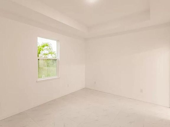 4th image of 674 Thomas Sherwin Ave S #674