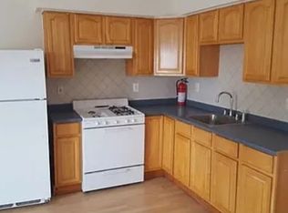 216 3rd St APT 2, Elizabethport, NJ 07206