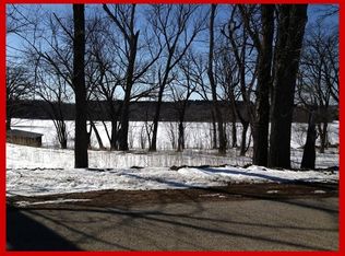 2195 Clear View Rd, Cambridge, WI 53523