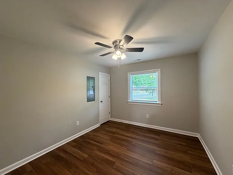 2100 Wright Ave — Photo 9