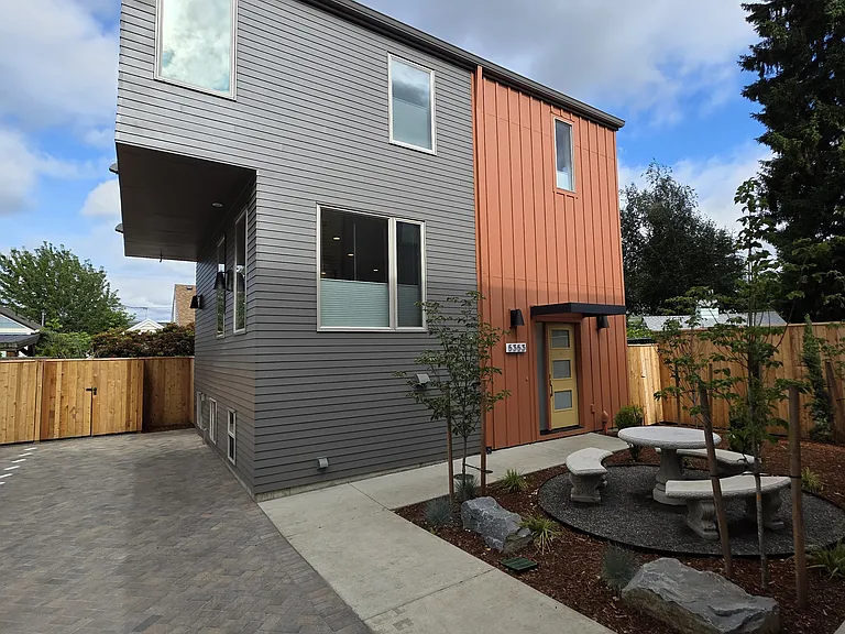 5353 SE Stark St — Photo 2