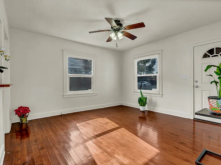916 S Encina St — Photo 5