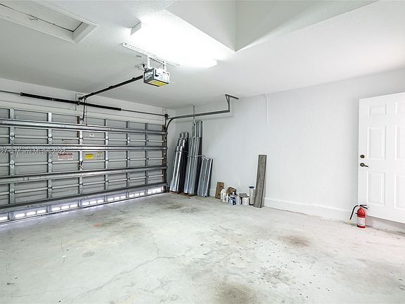 5th image of 1504 NW Passion Vine Cir #1504
