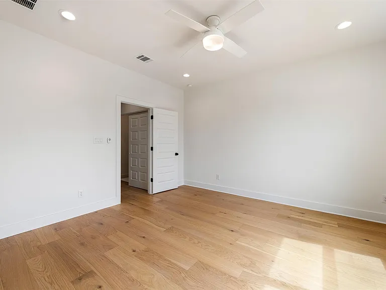 304 E 195th St #304 — Photo 16