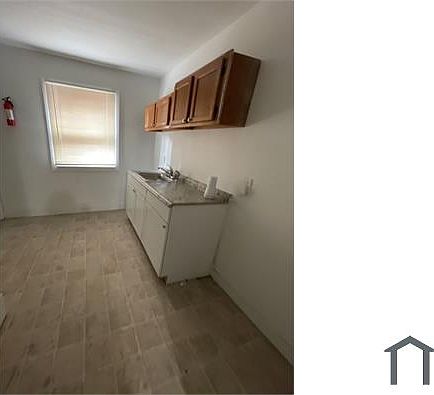 5th image of 15441 Sorrento St