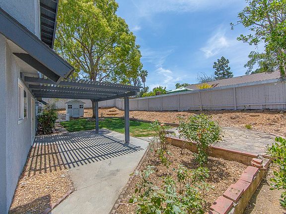 4th image of 109 Hiram Ave