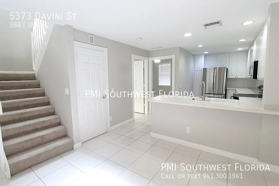 3BR/3BA Townhome with Private Pool in VillageWalk Minutes to Siesta Key Beach — Photo 4