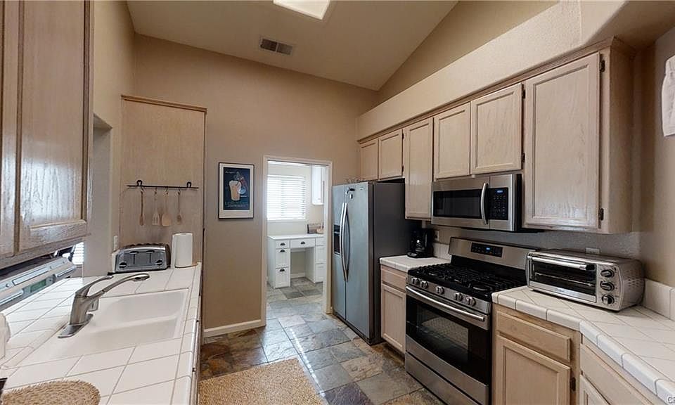 2nd image of 3322 Sierra Springs Dr