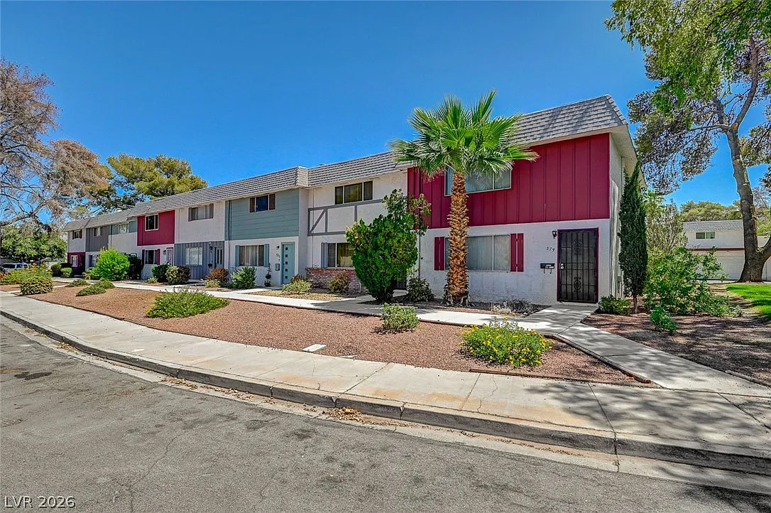 2 bed, 3.0 bath, 1320 sqft, $1,585 — Photo 2