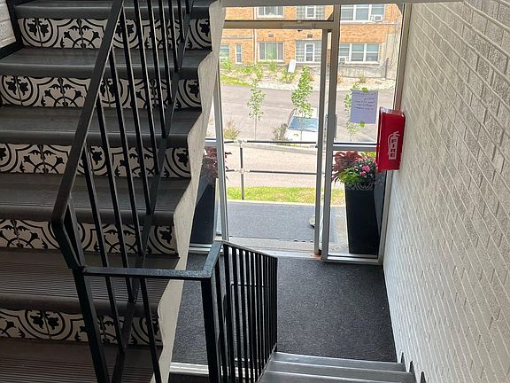 4th image of 4000 Ledgewood Dr APT 4