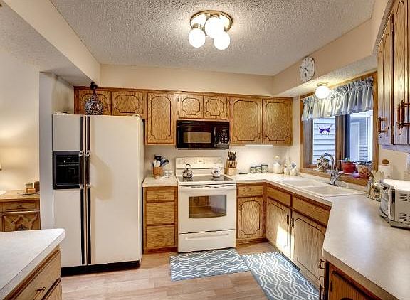 You don't need to give up any space with this kitchen - plenty of cabinets & countertops