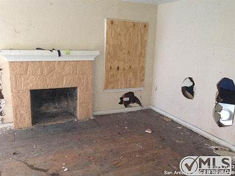 3rd image of 423 Robeson Ave