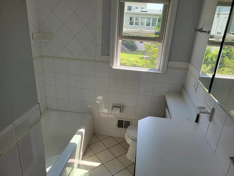 115 Rockwell St #1 — Photo 12