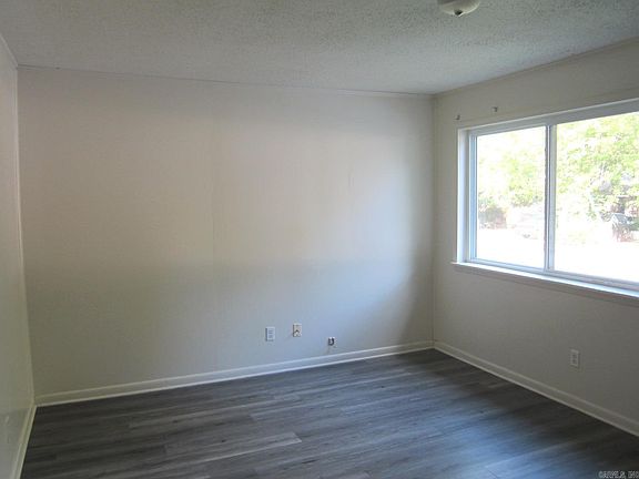 3rd image of 208-210 Smart St