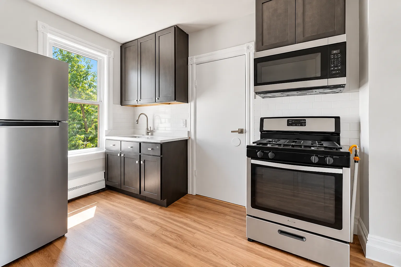 2 bed, $1,900 — Photo 2