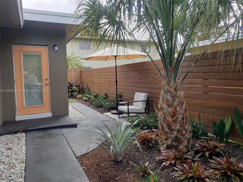 1st image of 832 SW 29th St #1-2