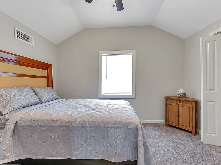 1378 Lakewood Ave SE — Photo 16