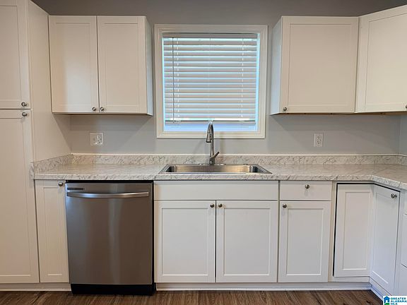 3rd image of 79 Pelham Hts
