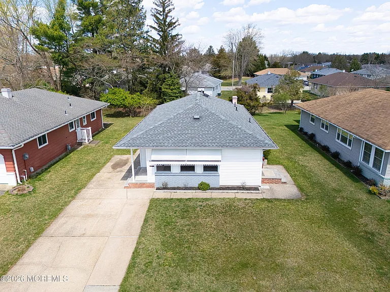 59 Guadeloupe Dr — Photo 2