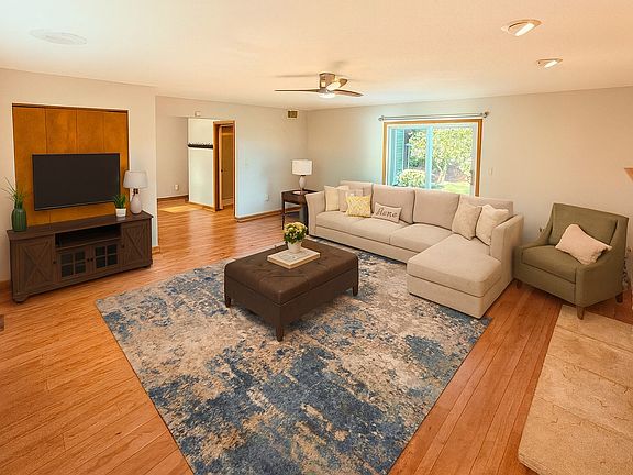 5th image of 530 Meadows Rd S