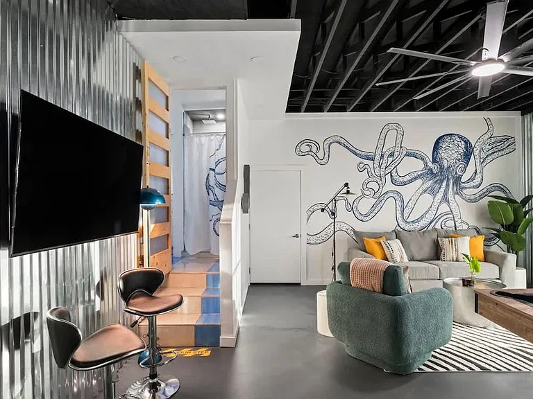 Building's Lounge