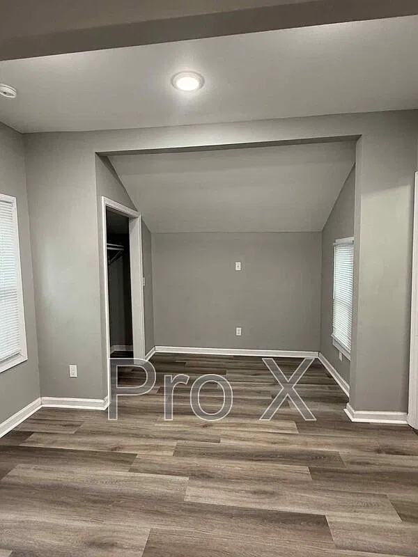 Studio, 1.0 bath, 350 sqft, $675 — Photo 4