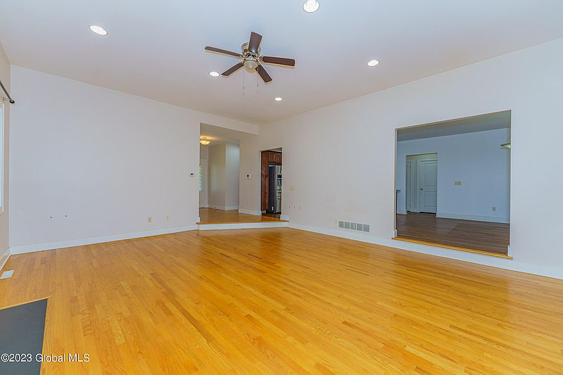 5th image of 436 Northern Pines Road
