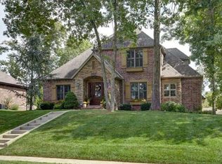 5286 S Woodfield Ave, Springfield, MO 65810