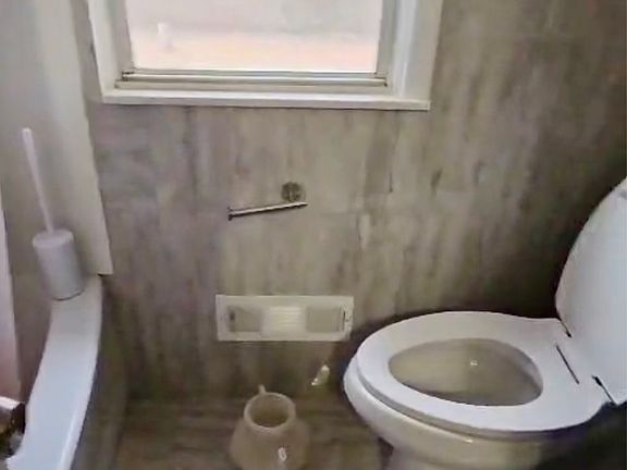 5th image of 15 Gladwish Ave