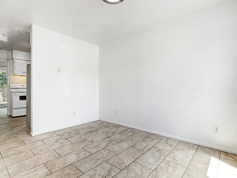 195 Monte Alto Pl NE #B — Photo 2