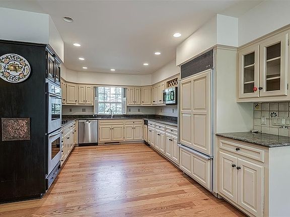 5th image of 2 Fruitledge Rd